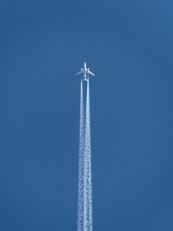 plane doing contrail show
